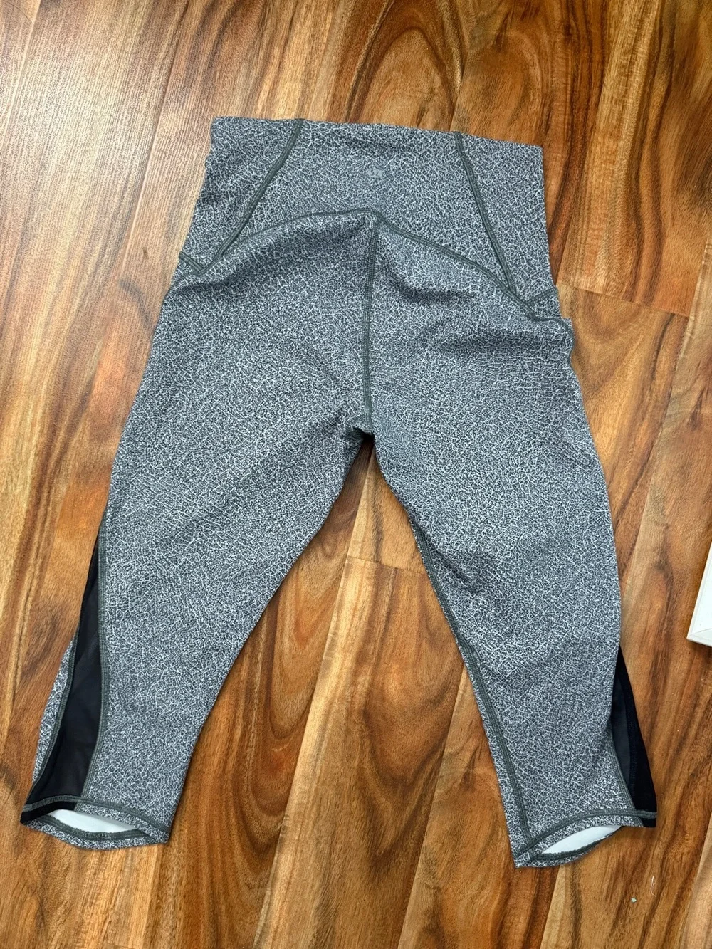 Lululemon High-Waist Gray Speckled Capri Leggings with Sheer Mesh Panel - Picture 5 of 7